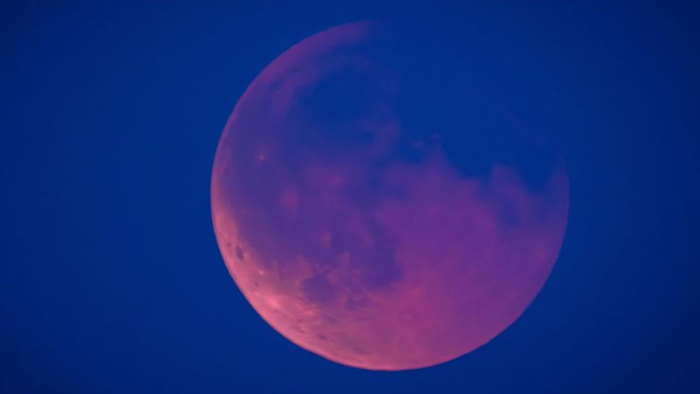 Es wird eine Mondfinsternis erwartet. (Archivbild) Foto: Jens Büttner/dpa