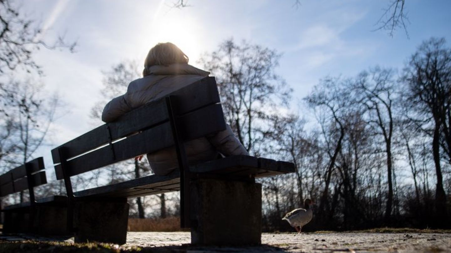 Frühjahrssonne nicht unterschätzen: Auch bei kühlen Temperaturen kann die UV-Strahlung stark sein und Schutz erfordern. Foto: Se
