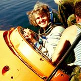 Shannon Lucid beim Training in einer Sojus-Kapsel