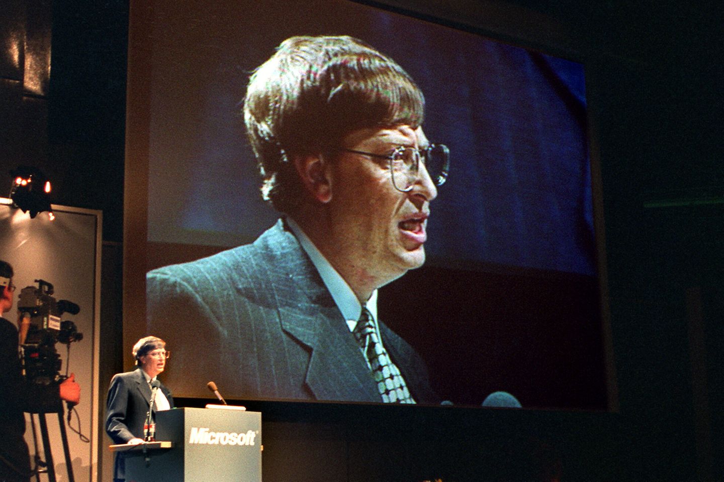 Bill Gates spricht 1995 auf der Cebit