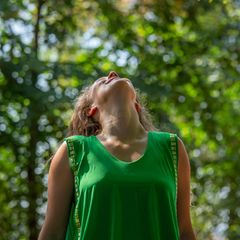 Im Frühling füllt sich die Luft mit Duftstoffen aus Boden und Pflanzen: ein unsichtbarer Cocktail, der unserem Körper guttut