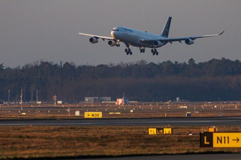 Rückholaktion: Für Evakuierungsflüge erhebt das Auswärtige Amt einen Kostenbeitrag, der sich meist am Preis eines Economy-Linien