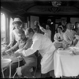 Sanitäter und Krankenschwestern im Lazarettzug