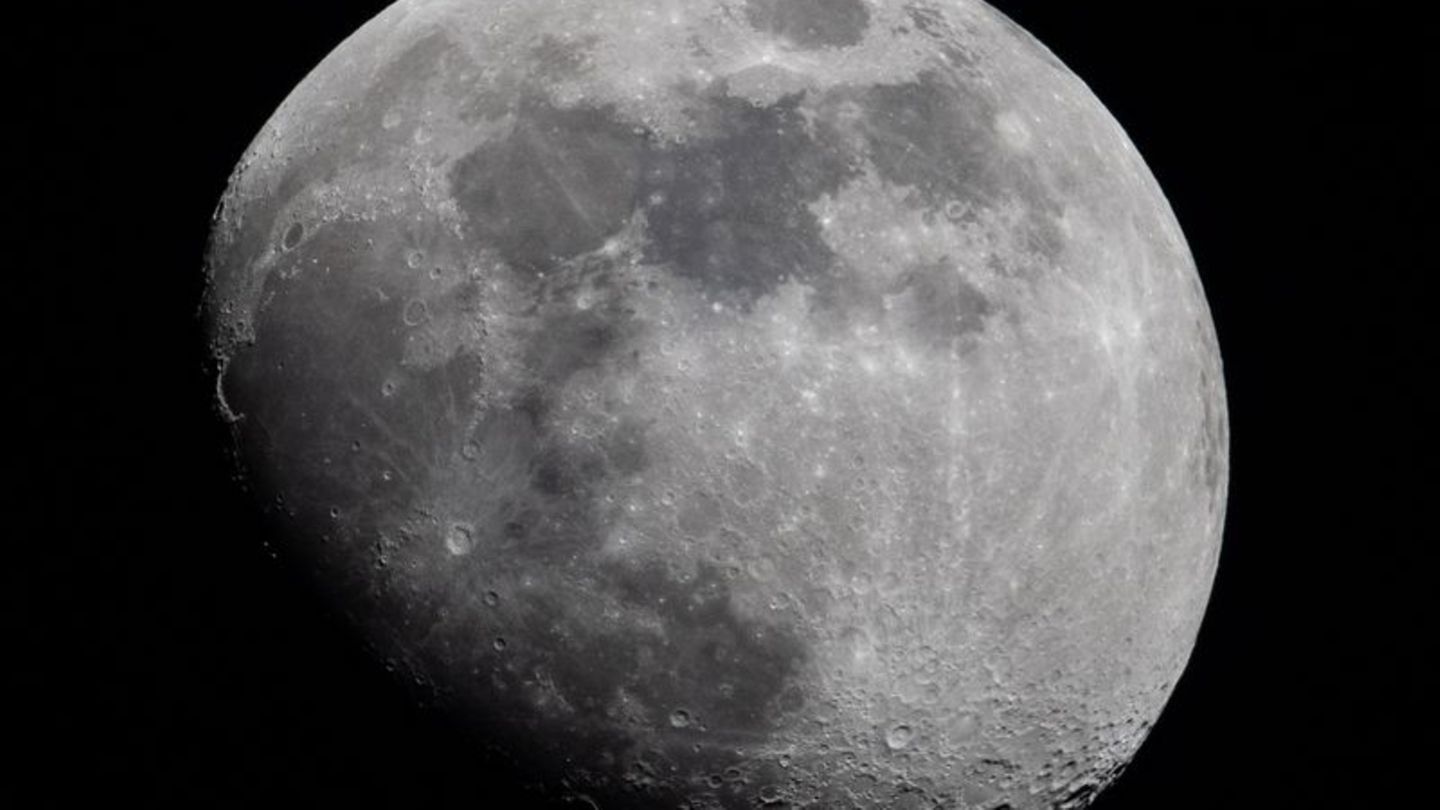 Forschende haben herausgefunden, dass der Asteroid "2024 YR4" den Mond nicht treffen wird. (Archivbild) Foto: Boris Roessler/dpa