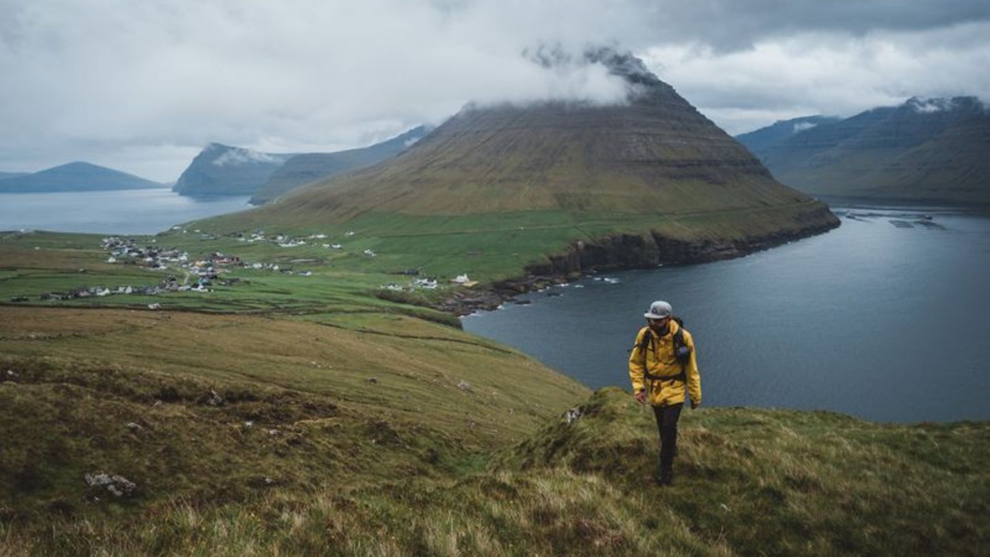 Unterwegs im Norden der Färöer: Auch auf der Insel Viðoy ist die Natur überwältigend. Foto: Roman Huber/@romempix/Faroephoto.com