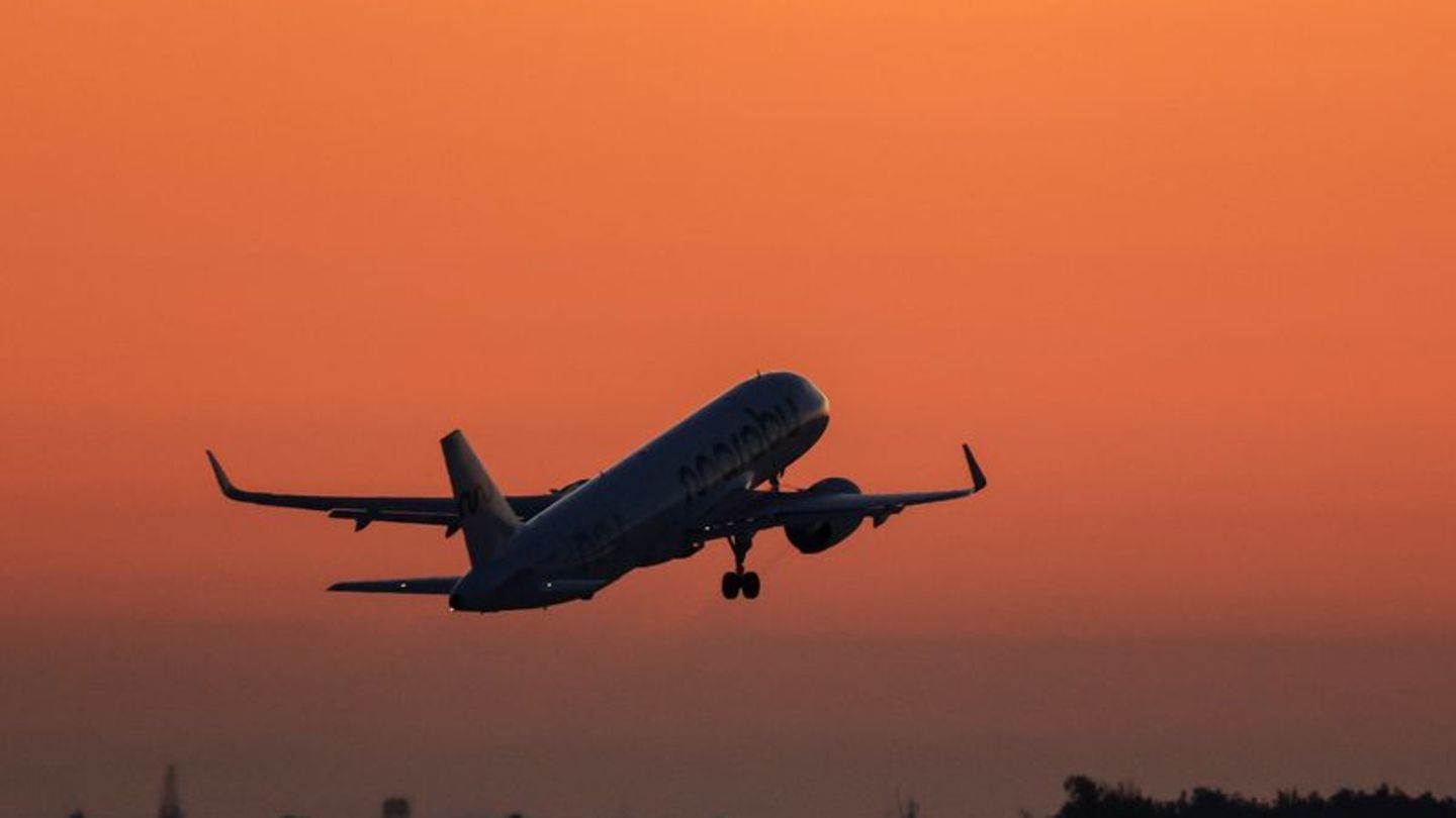 Der Krieg im Iran hat viele Urlaubspläne im Nahen Osten gestoppt. Reiseveranstalter sagen geplante Reisen oft kurzfristig ab und