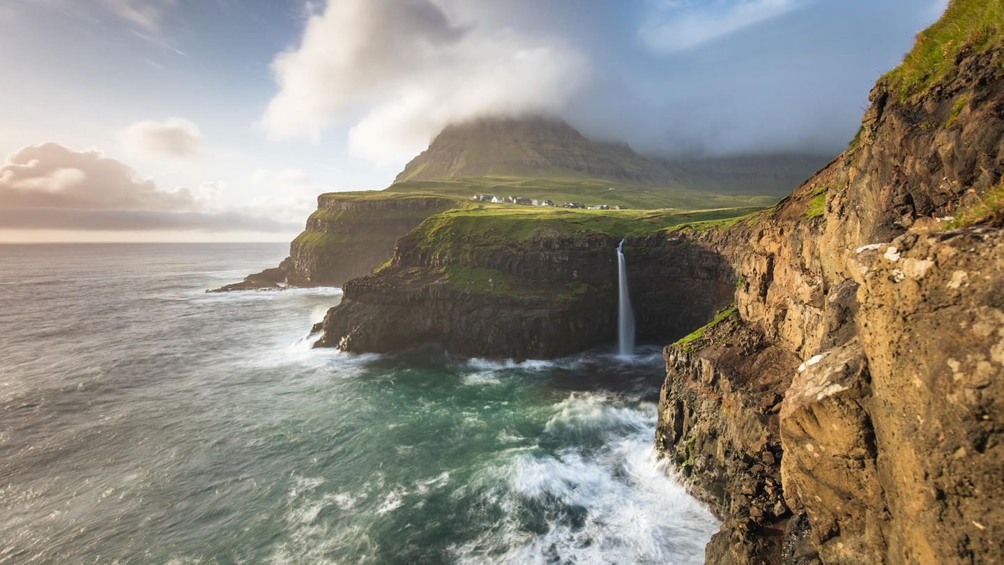 Múlafossur Wasserfall, Färöer Inseln