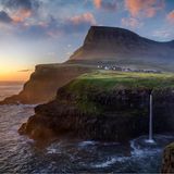 Múlafossur Wasserfall bei Gásadalur, Faröer-Inseln