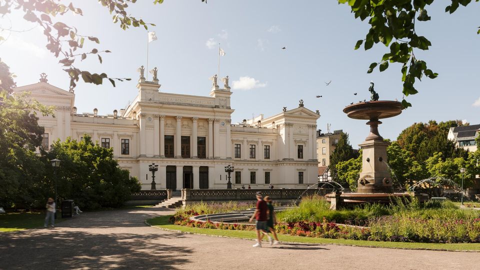 Im Lundagård Park steht das repräsentative und 1882 eingeweihte Universitätgebäude