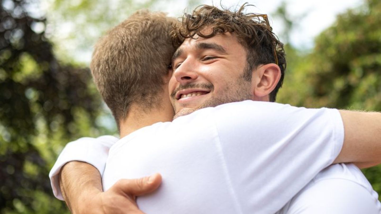 Wer gibt mir Energie? Auch das Umfeld spielt eine entscheidende Rolle beim Thema Selbstwert. Foto: Mohssen Assanimoghaddam/dpa/d