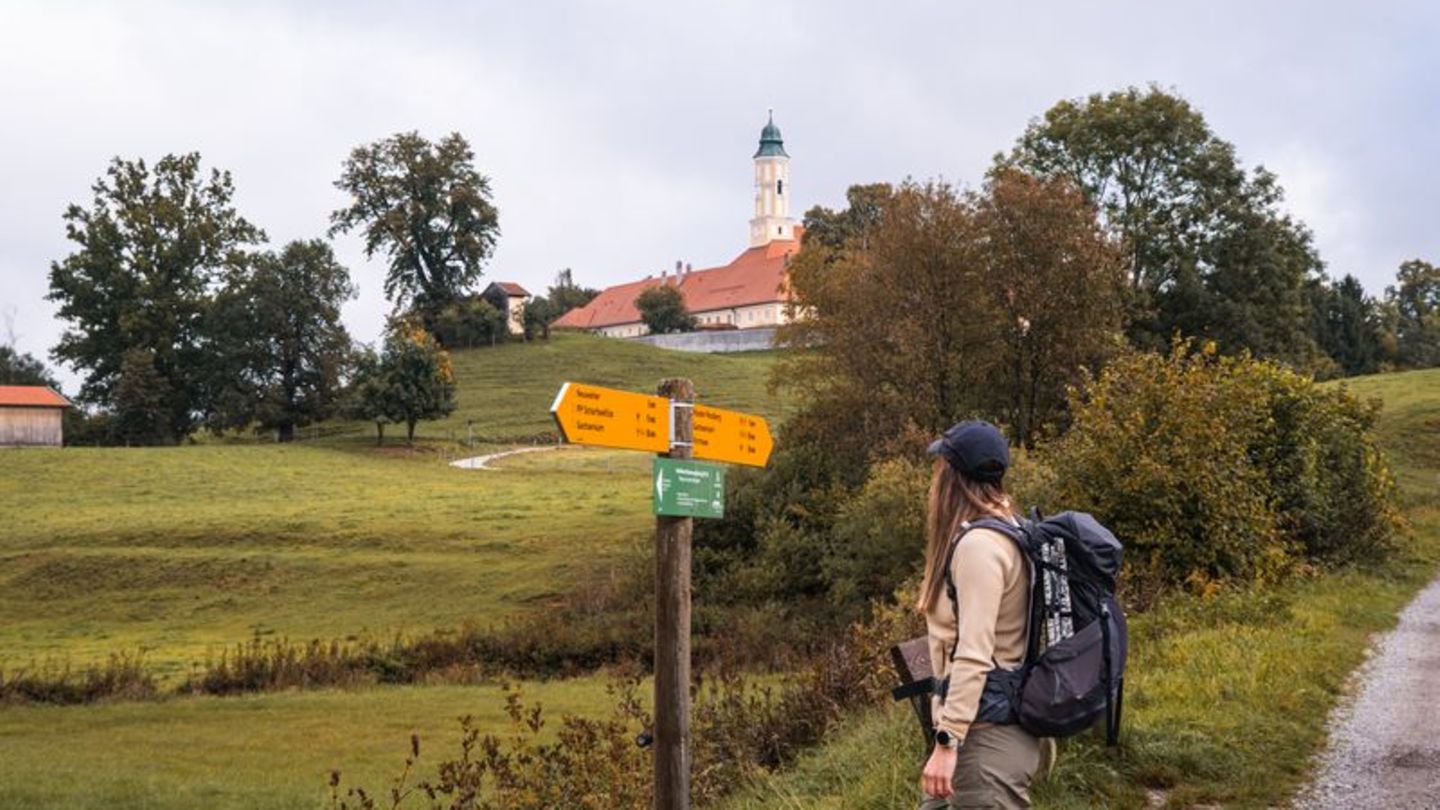 Die Klosterwege führen auf fünf Etappen durch das Tölzer Land und verbinden bedeutende Klöster der Region. Foto: Chris Geigl/Töl