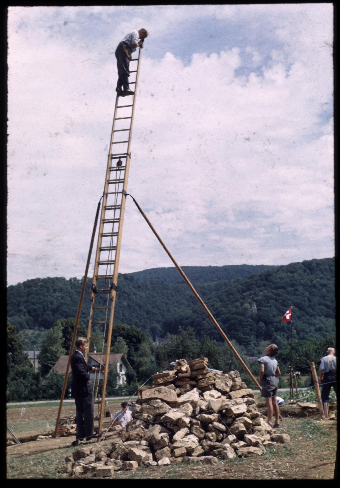 Fotograf auf Leiter Munzach