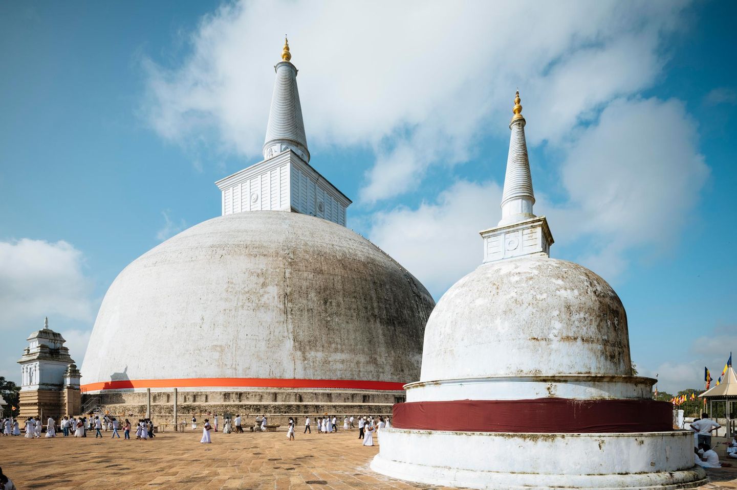 Ruwanweli Saya Dagoba (Golden Sand Stupa), Sri Lanka
