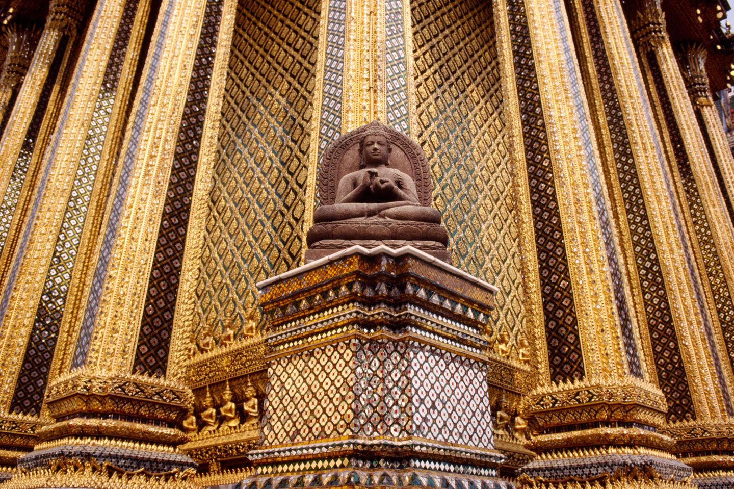 Großer Palast mit Buddha-Statue, Thailand, Bangkok