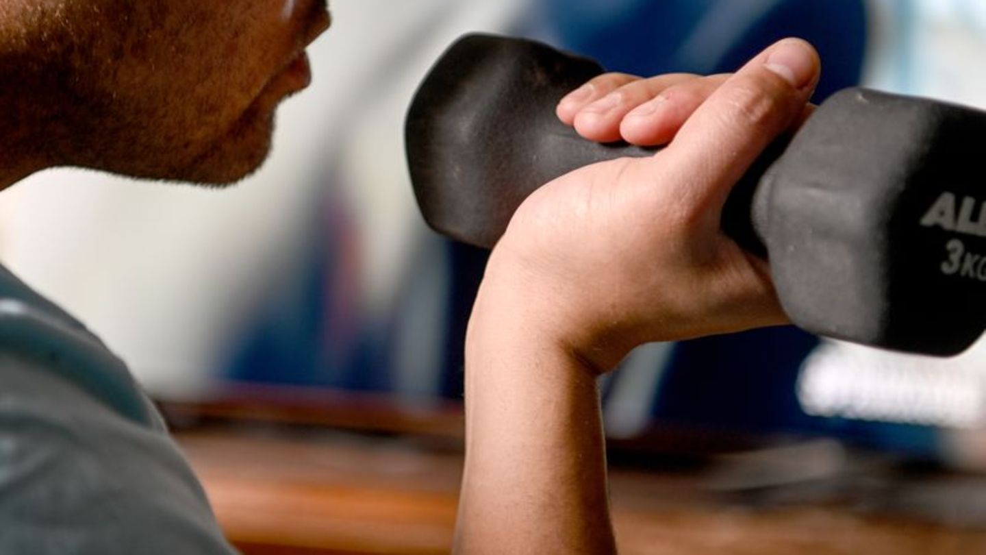 Es braucht kein teures Fitnessstudio und auch nicht viel Zeit. (Archivfoto) Foto: Britta Pedersen/dpa-Zentralbild/dpa