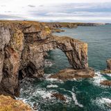 Die natürliche Felsbrücke Green Bridge, Pembrokeshire Coast National Park