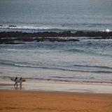 Surfer am Freshwater West Beach