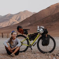 Untrennbares Duo für 20.150 Kilometer: Wiebke Lühmann und ihr Fahrrad, hier in der Wüste Namibias