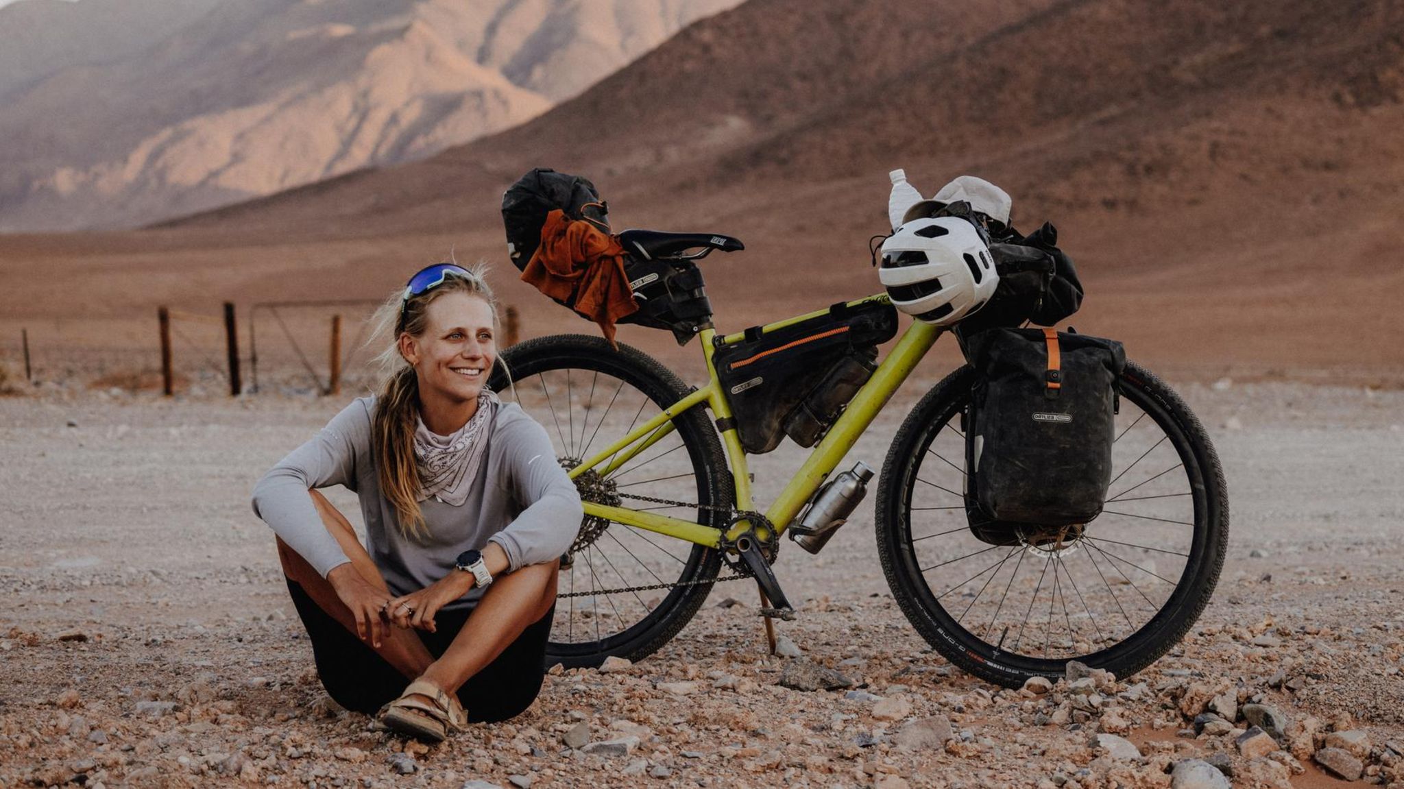 Untrennbares Duo für 20.150 Kilometer: Wiebke Lühmann und ihr Fahrrad, hier in der Wüste Namibias