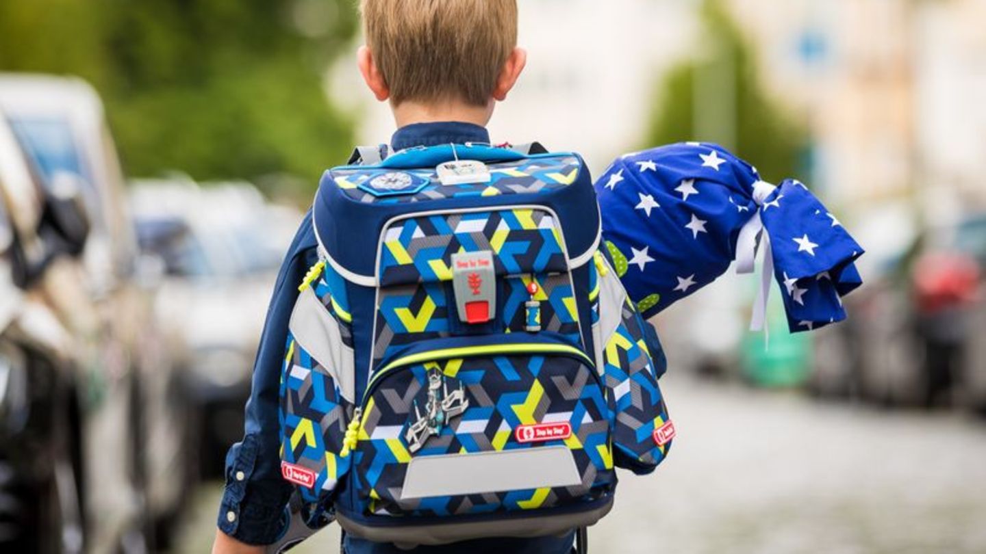 Mehr als nur ein Transportmittel für Hefte, Stifte und Sportzeug: Der Schulranzen hat für viele Kinder einen großen Wert. Foto: