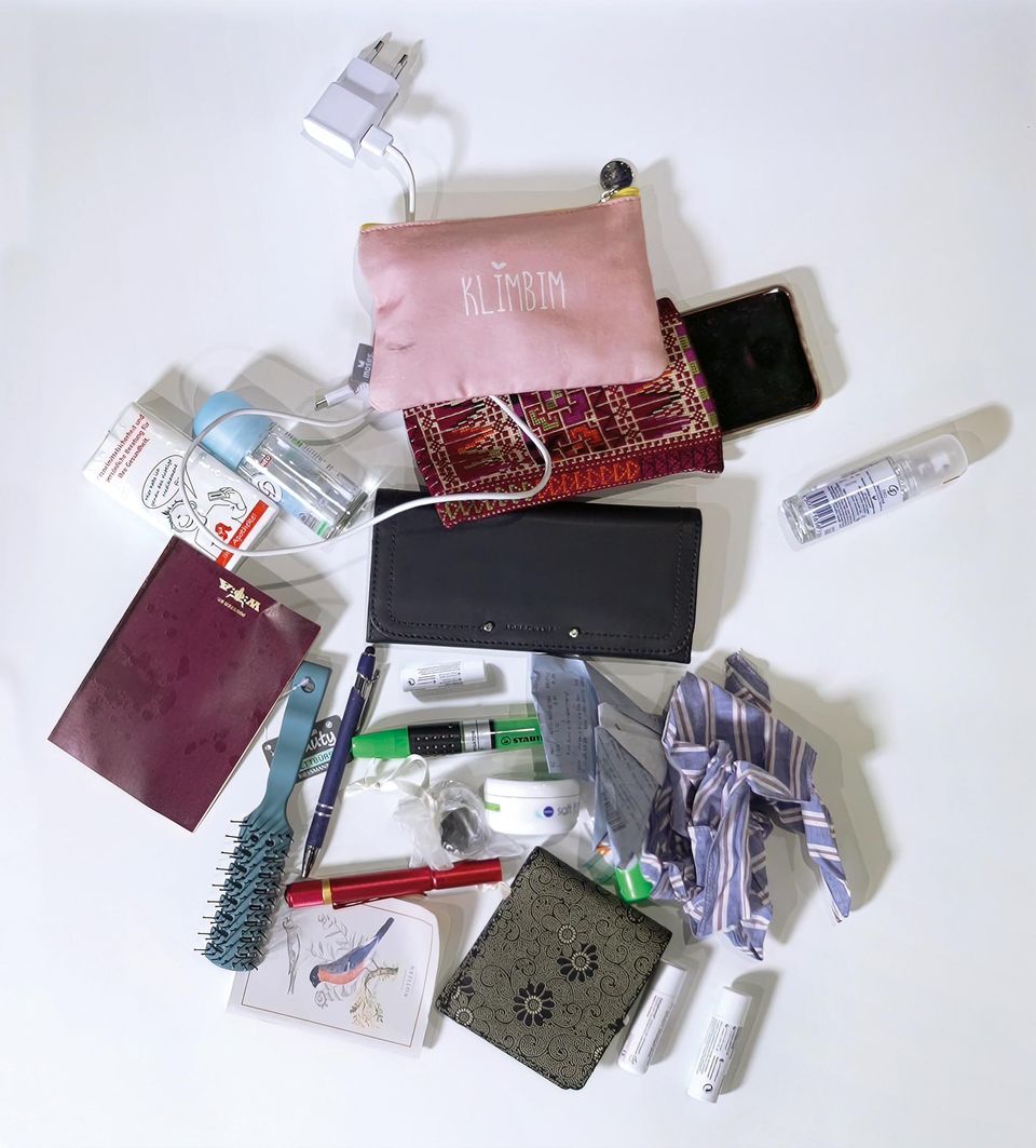 Inhalt einer Handtasche