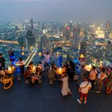 Die Skyline von Bangkok von der Aussichtsplattform des Mahanankhon  Gebäudes