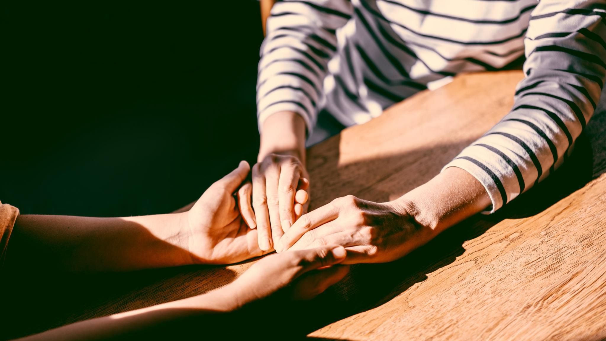 Zwei Personen im Gespräch