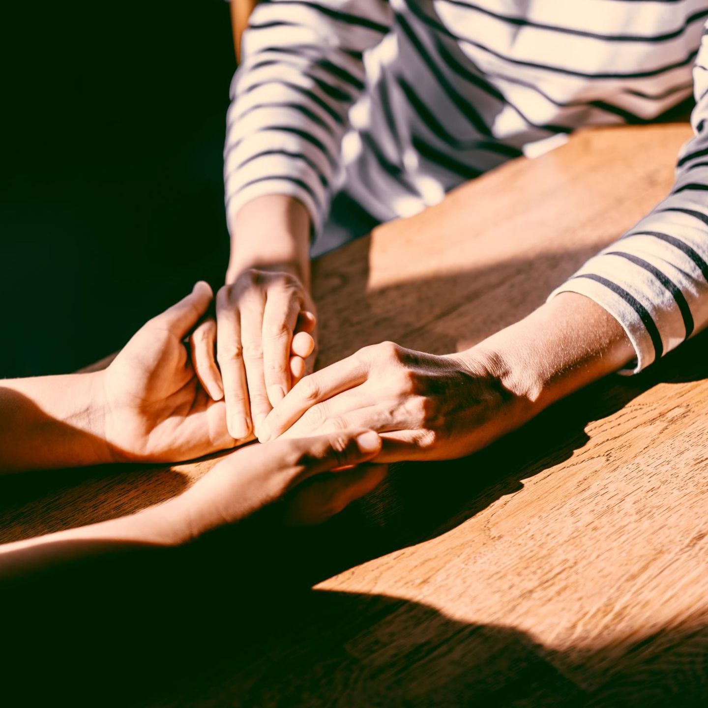 Zwei Personen im Gespräch