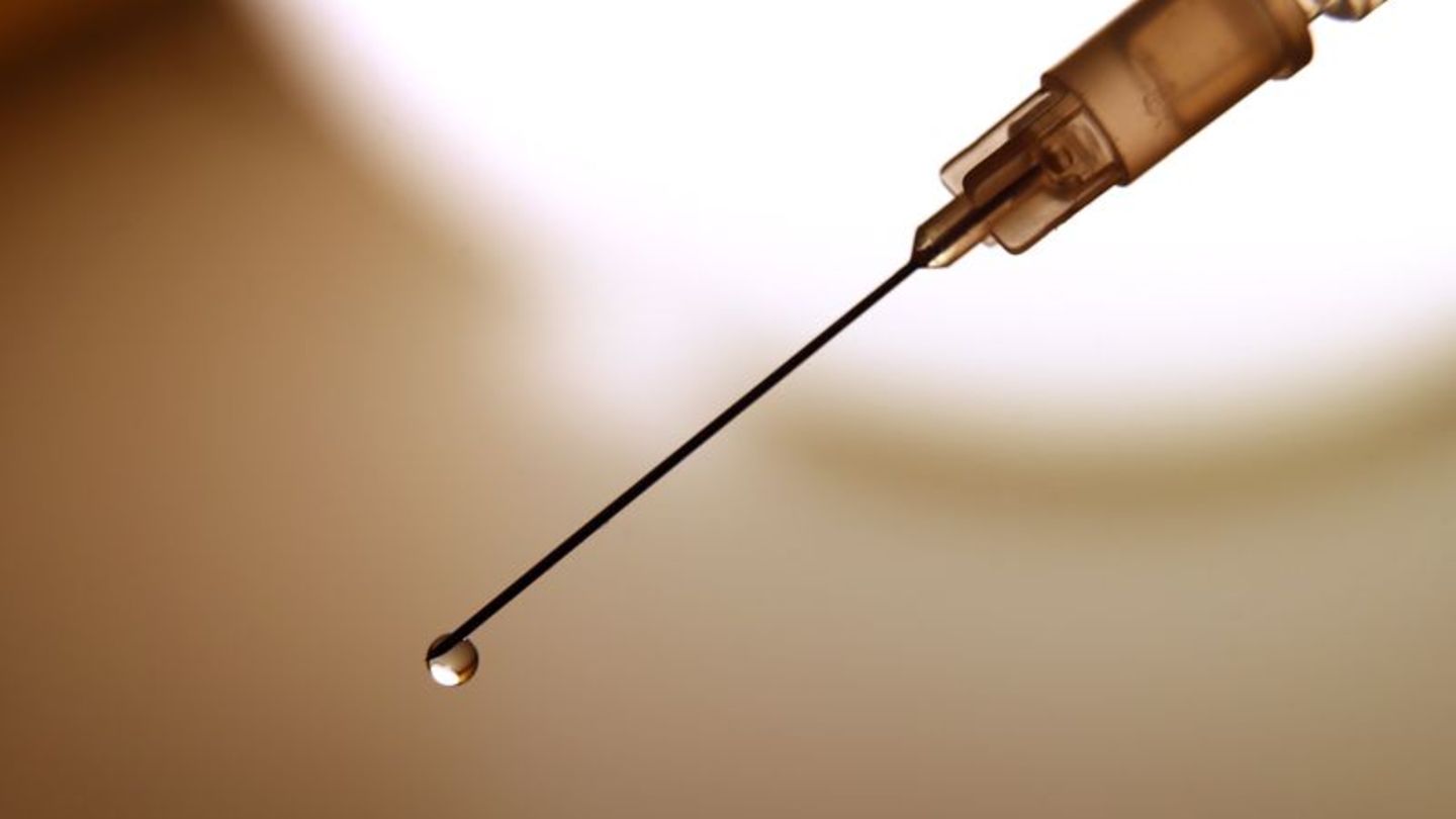 Impfen statt ärgern: Hepatitis-Viren sind in vielen Reiseländern ein Risiko – mit Impfung und Hygiene lässt sich viel abfangen.