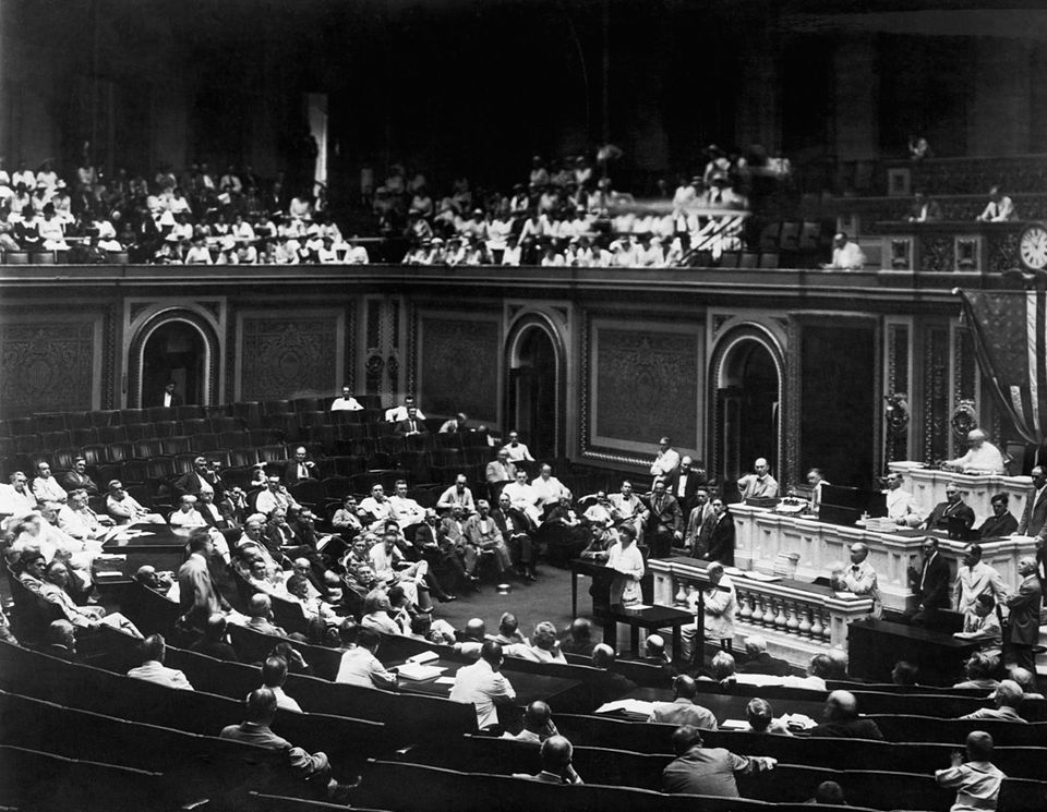 Jeannette Rankin hält ihre erste Rede als Abgeordnete im US-Repräsentantenhaus