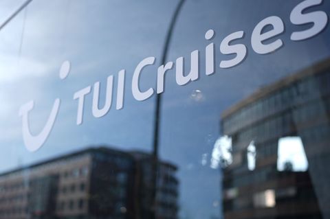 TUI Cruises muss mehrere Kreuzfahrten streichen, weil die Mein Schiff 4 und die Mein Schiff 5 im Persischen Golf festliegen. Fot