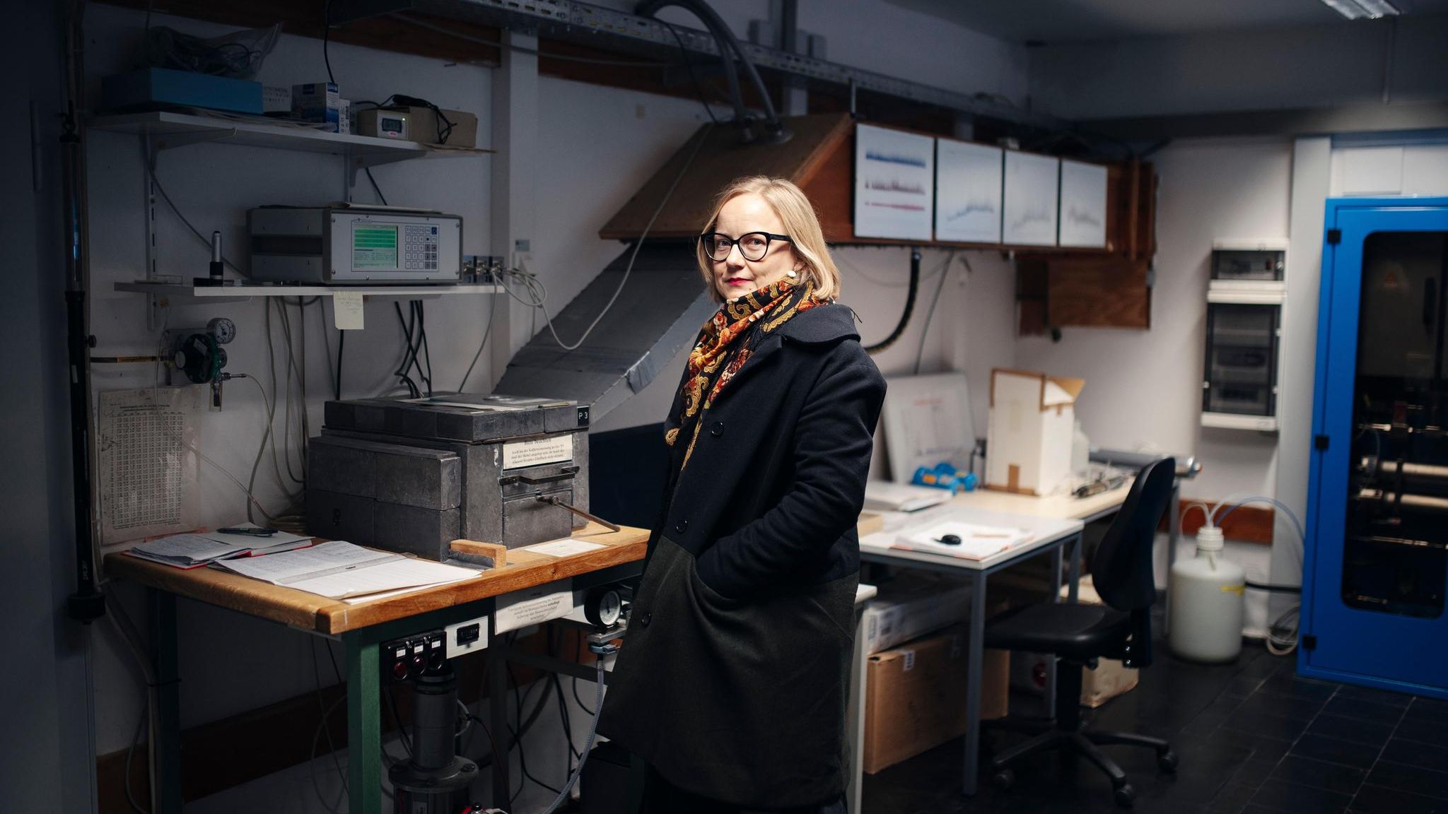 Melanie Arndt in den Räumen der Messstation