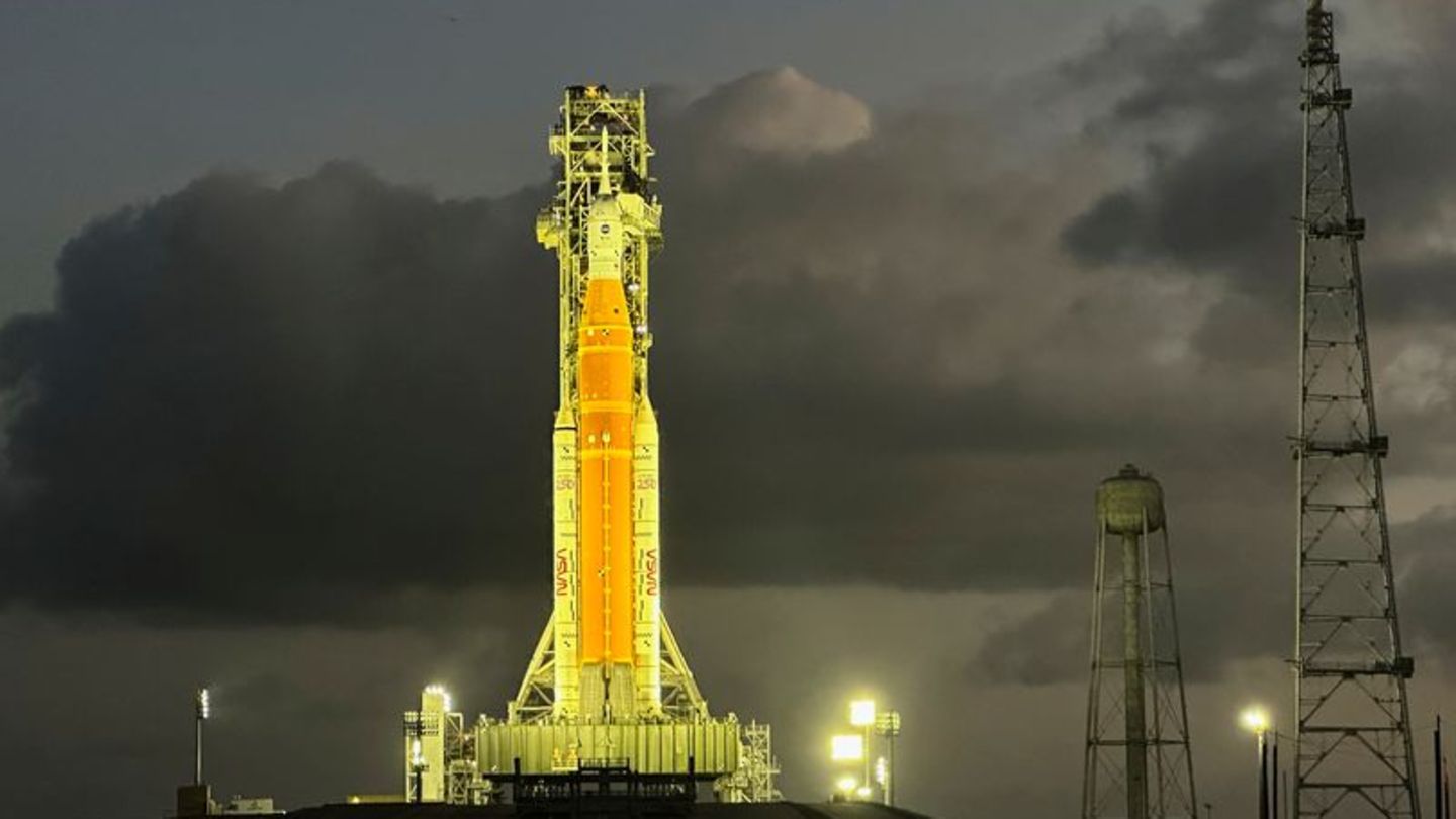 Die erste bemannte Mondmission seit mehr als 50 Jahren steht an. Foto: John Raoux/AP/dpa