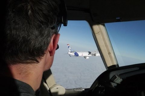 Blick auf den Airbus A321neo aus dem DLR-Forschungsflugzeug Falcon 20E