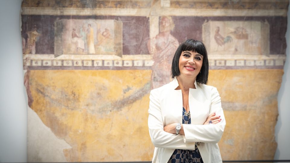 Tiziana Rocco blickt in Kamera