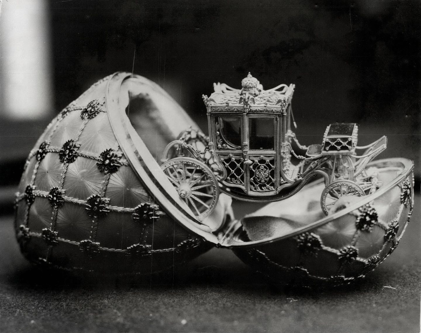 Das Krönungs-Fabergé-Ei von 18987 mit Miniatur-Kutsche