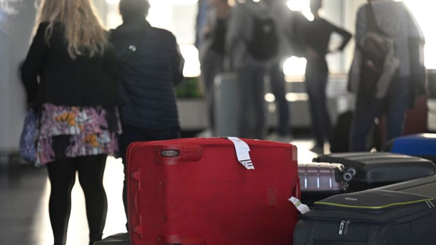 Koffer weg, Urlaubslaune auch? Für Pauschalreisende kann es bei verlorenem Gepäck neben Ersatz für den Inhalt auch Geld vom Reis