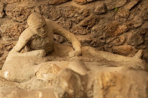 Gipsabgüsse von Opfern des Vulkanausbruchs des Vesuvs in  Pompeji
