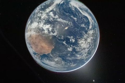 Die "Artemis"-Astronauten schicken Bilder von der Erde zur Erde. Foto: Reid Wiseman/NASA via AP/dpa