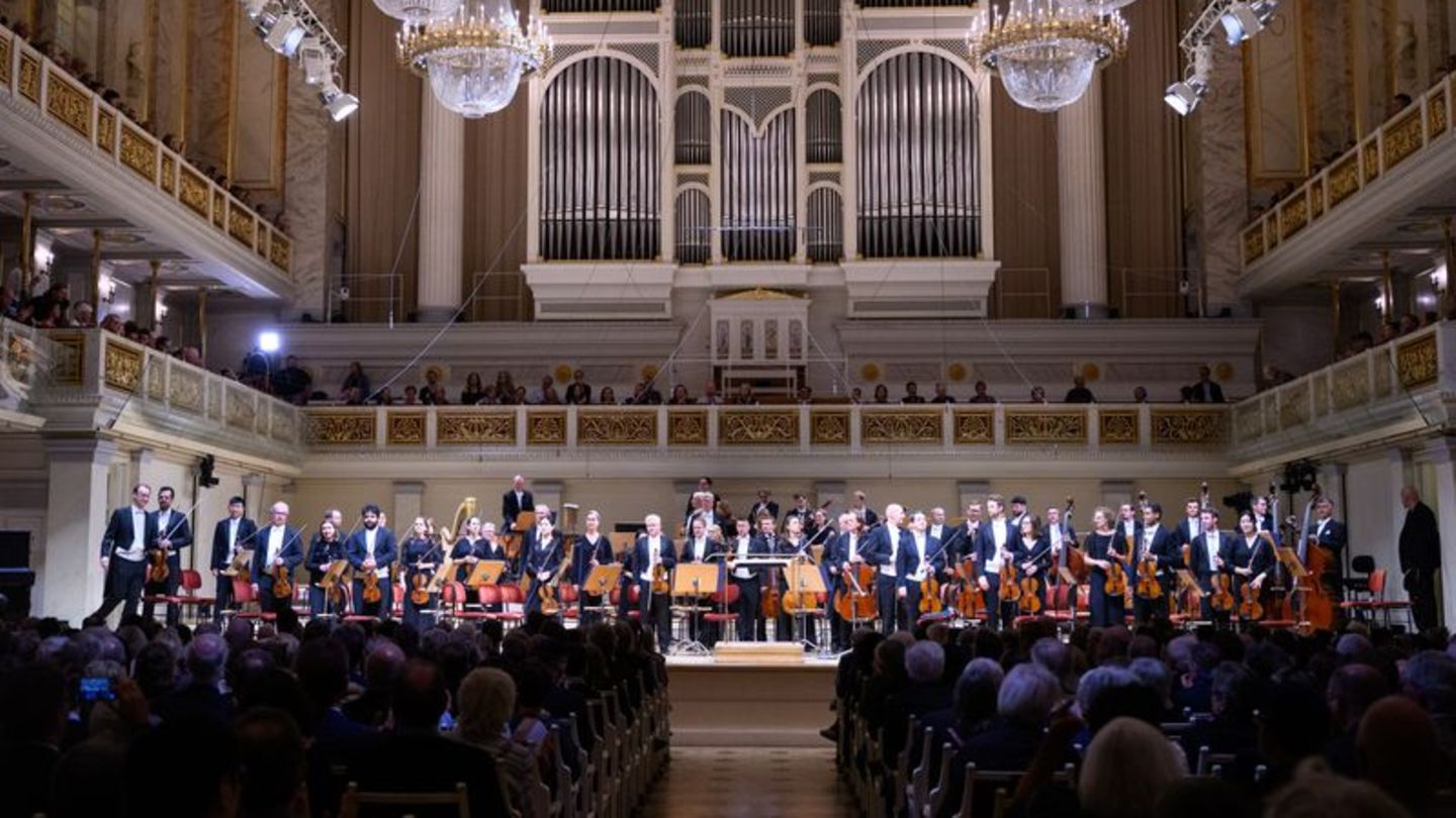 Die Farbe von Sesseln und Wänden können einen Unterschied machen. (Symbolbild). Foto: Bernd von Jutrczenka/dpa