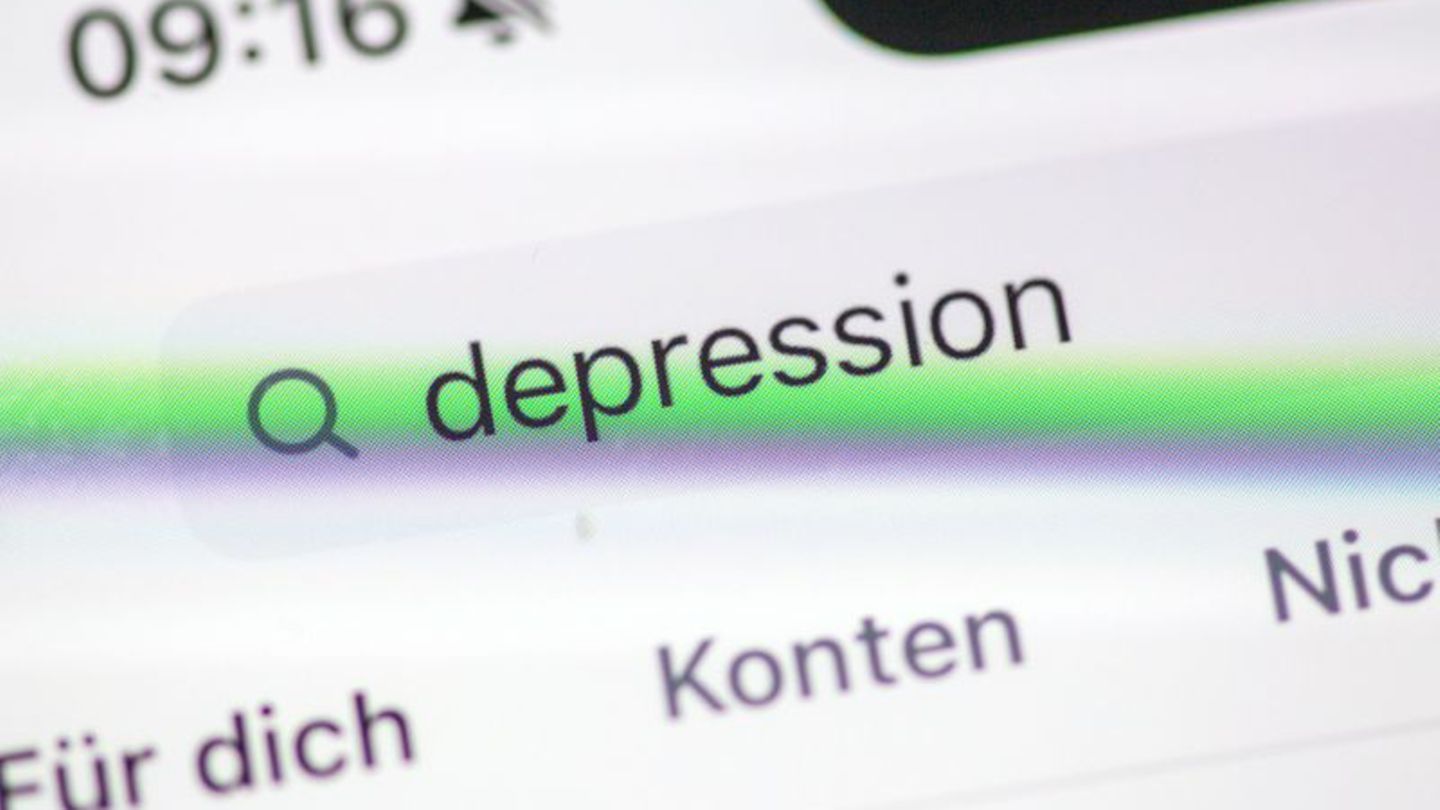 Viele Menschen suchen im Internet nach Gesundheitsangaben. (Symbolbild) Foto: Fernando Gutierrez-Juarez/dpa