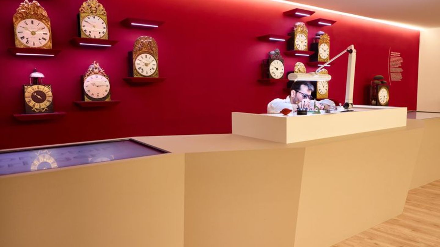 Besuch im Espace Horloger in Le Sentier: In dem Uhrenmuseum wird das Präzisionshandwerk auch live gezeigt. Foto: Espace Horloger