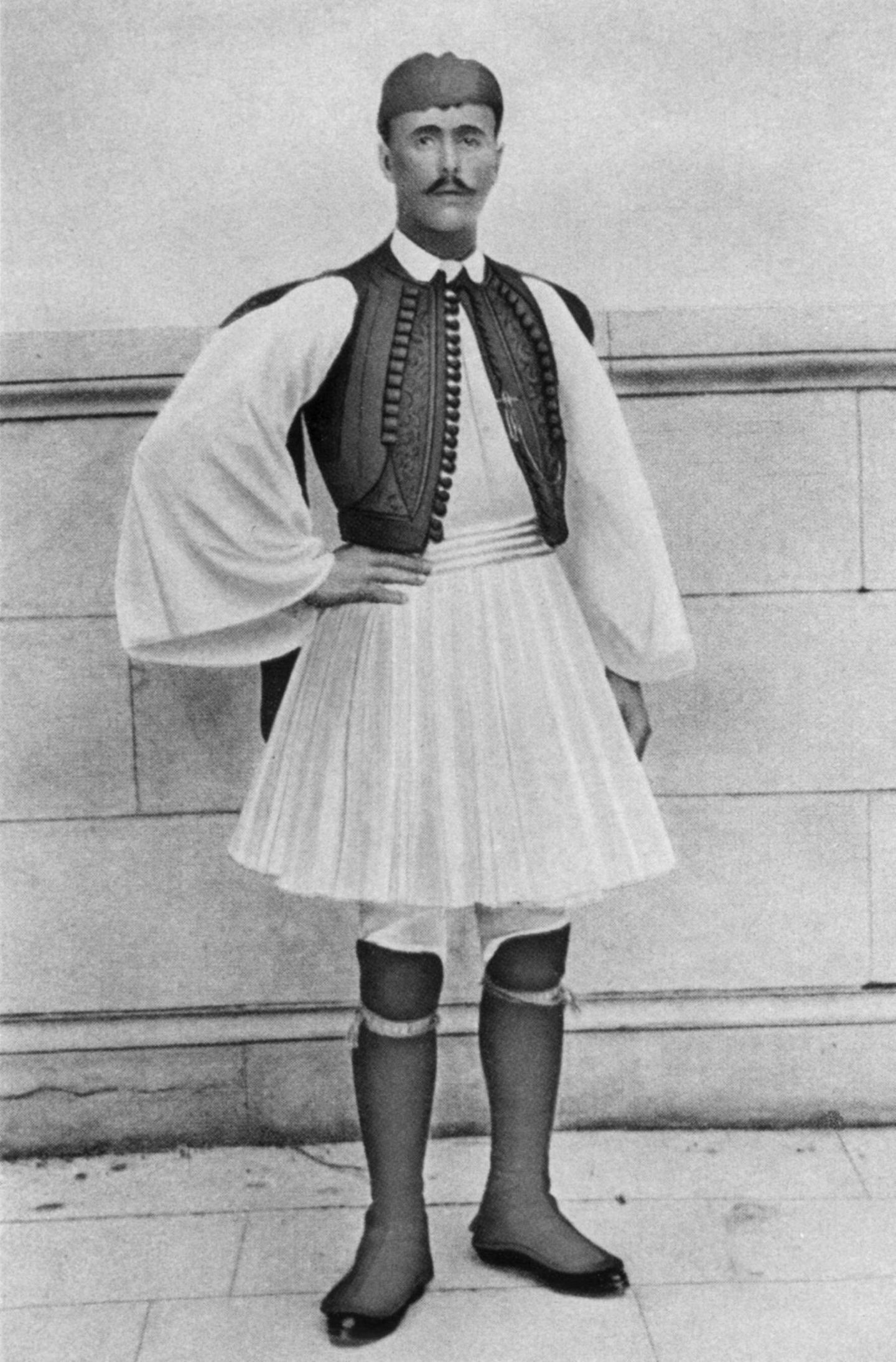 Spyridon Louis in klassischer Tracht