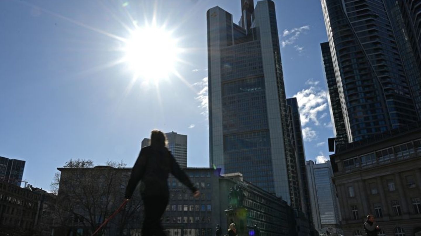 Der März war in Europa vergleichsweise warm. (Illustration) Foto: Michael Brandt/dpa