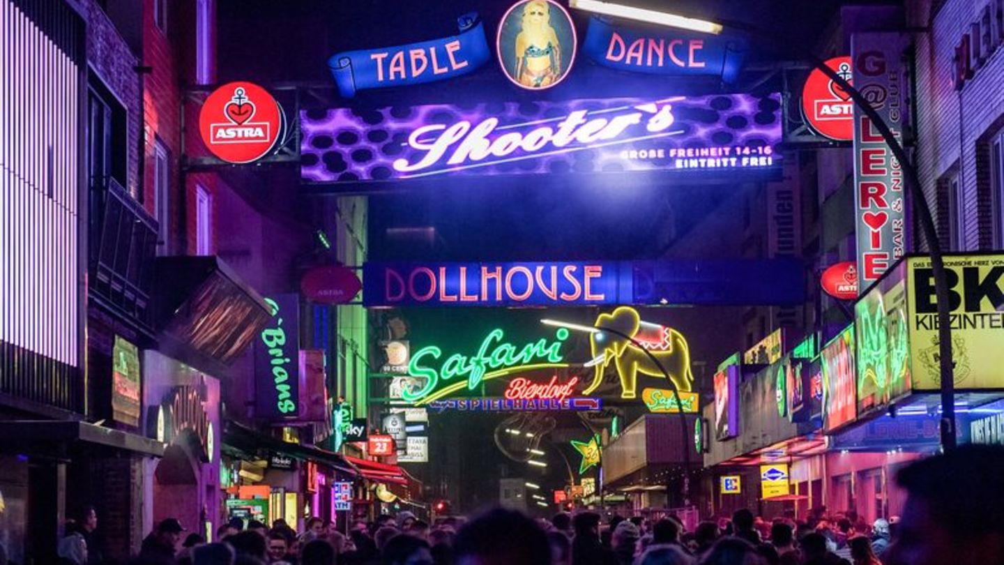 Die sündigste Meile der Welt? Die 930 Meter zwischen dem Nobis- und Millerntor sind weltbekannt und viel besungen. Foto: Axel He
