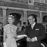 Grace Kelly und Fürst Rainier posieren 1956 in Monte Carlo