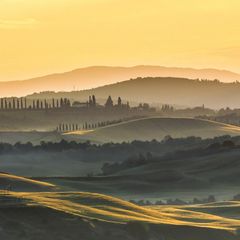 Landschaft der Toskana im Morgenlicht, darunter die Magmakammer