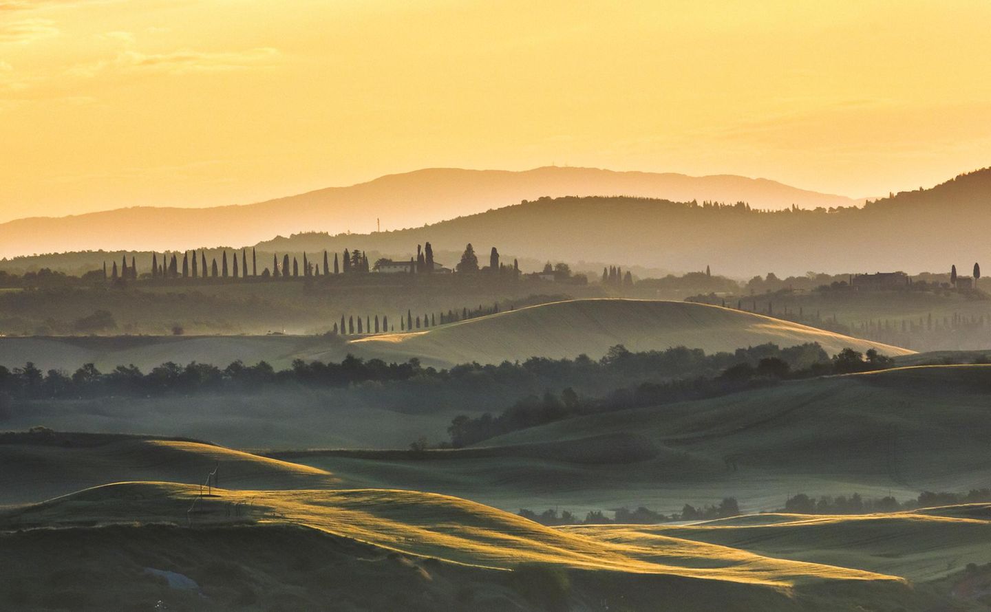Landschaft der Toskana im Morgenlicht, darunter die Magmakammer