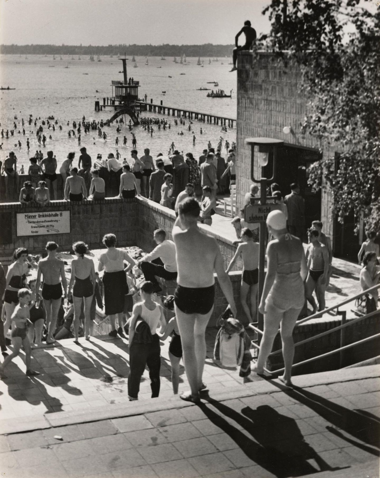 Besucher im Freibad Wannsee