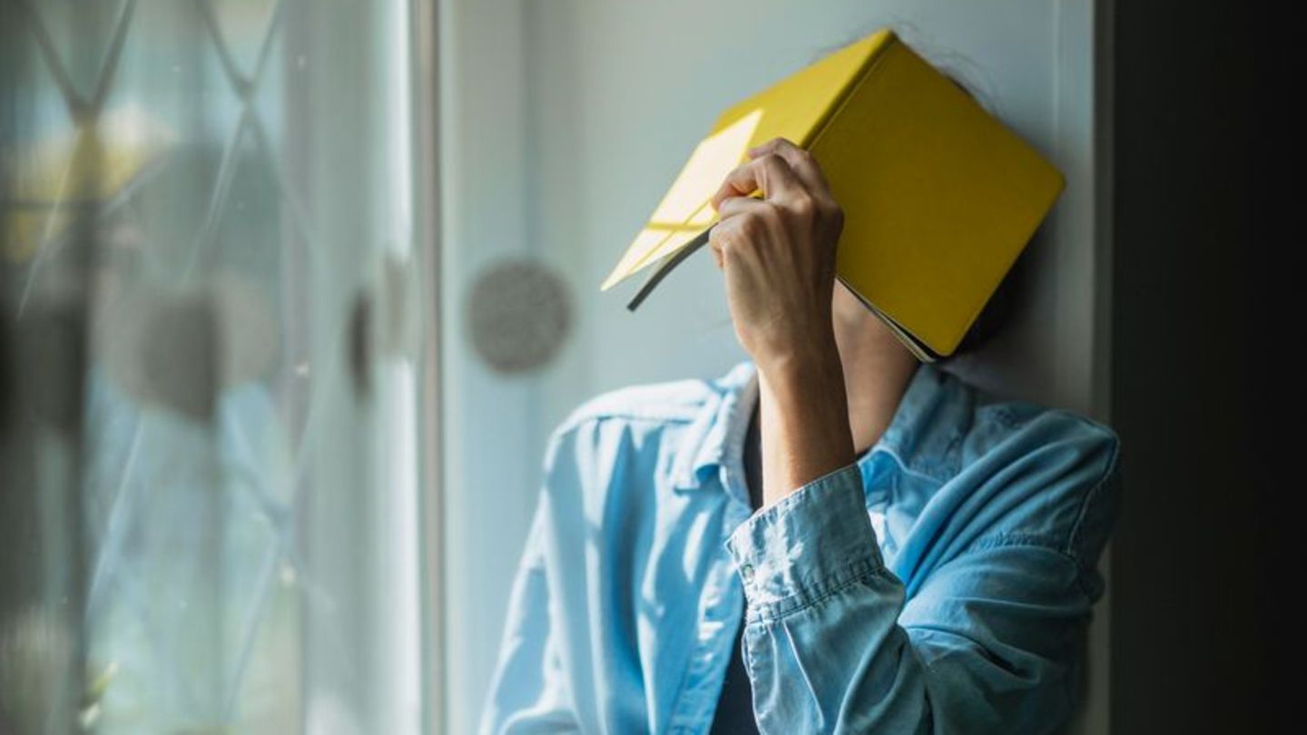 Aus dem Kopf aufs Papier: Tagebuchschreiben tut der Seele gut. Foto: Anastasiya Amraeva/dpa-tmn